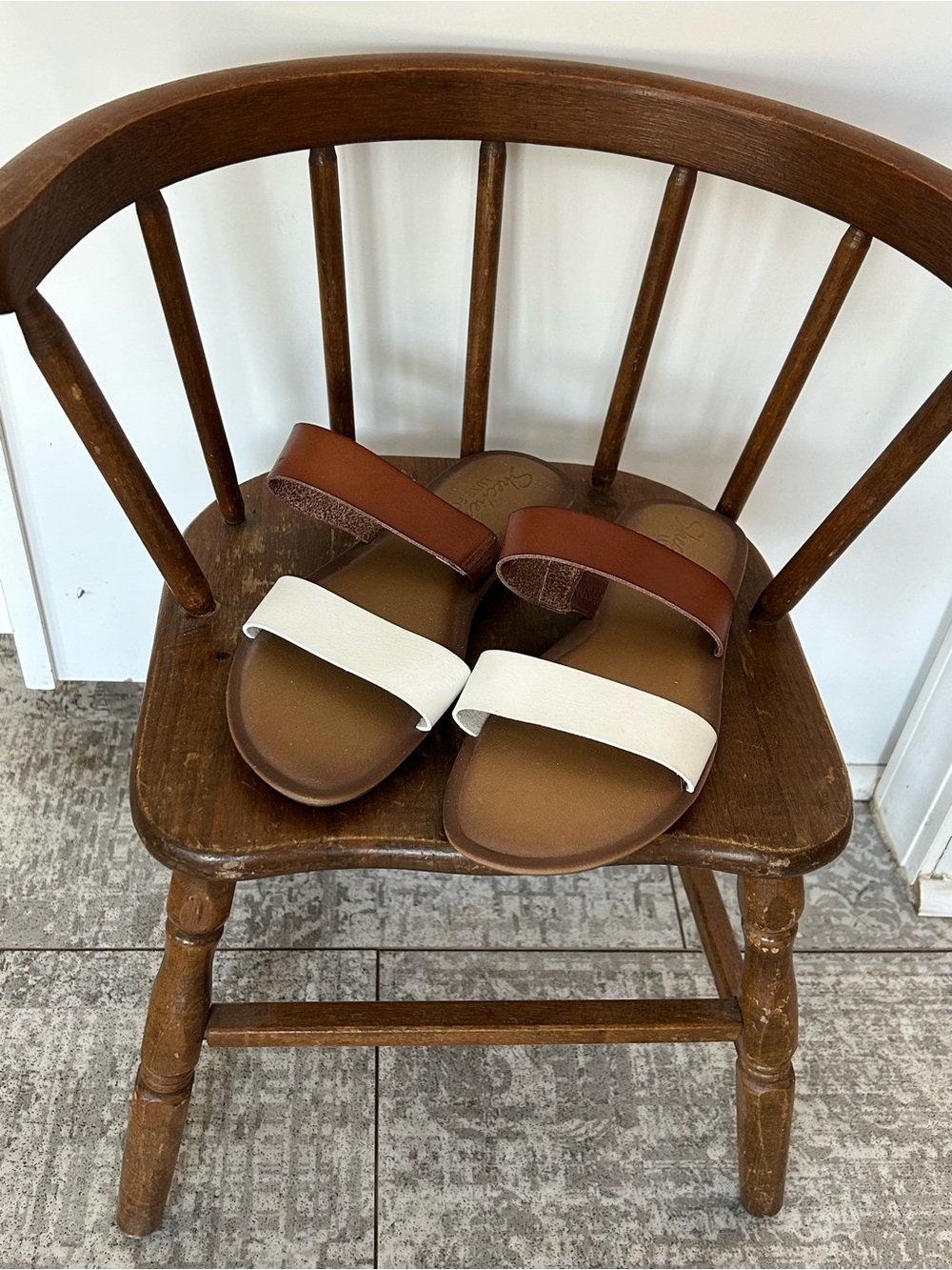 Skechers Luxe Foam Two-Band Slide Sandals in White and Brown, Size 8
